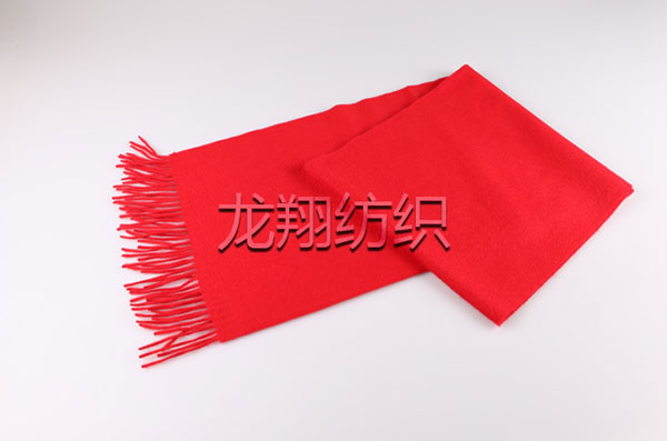 舞臺紅圍巾