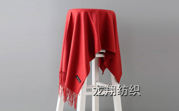 大紅色圍巾